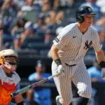 Inicio 8 En la foto, Ben Rice dispara hit con las bases llenas