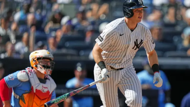 Ben Rice produce dos carreras en triunfo de Yankees sobre Azulejos 1 En la foto, Ben Rice dispara hit con las bases llenas