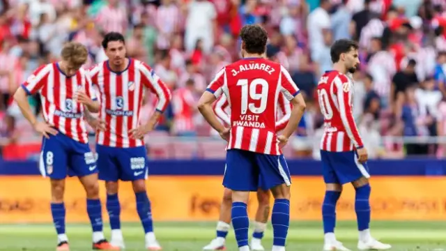 Simeone pone el foco en la salida de balón en el regreso del Atlético con Julián Álvarez al margen 1 En la foto, jugadores del Atlético de Madrid durante el partido ante el Villarreal