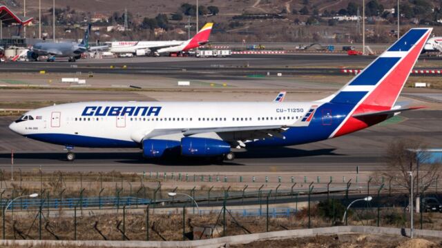 Cuba teme perder aviones que se repararon en Rusia 1 En la foto, el IL-96 300 de Cubana que permanece en Rusia