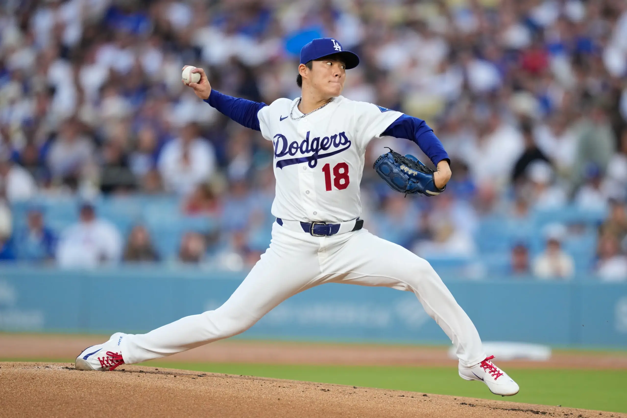 Yoshinobu Yamamoto ayuda a los Dodgers a vencer 3-1 a los Cerveceros, líderes de la Liga Nacional 1 En la foto, Yoshinobu Yamamoto
