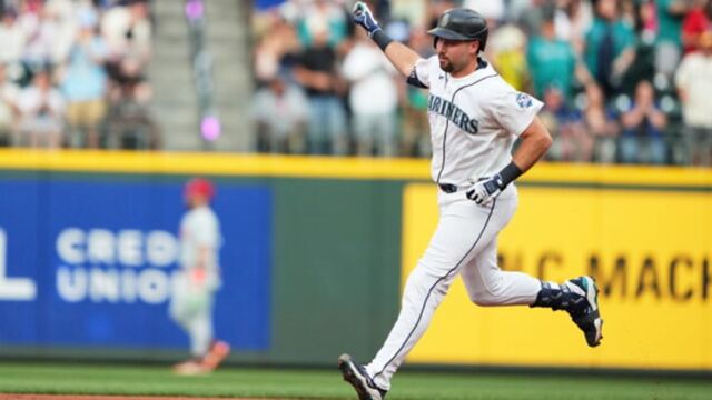 Raleigh sigue con su racha de jonrones, Kirby poncha a 9 y Mariners vencen a Phillies 1 En la foto, Cal Raleigh