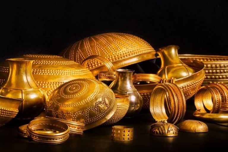 Roban en España el Tesoro de Villena, una de las grandes joyas de la Edad de Bronce 1 En la foto, piezas del Tesoro de Villenas robadas en España