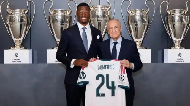 En la foto, Dumfries posa junto a Florentino Pérez tras el acto oficial de bienvenida celebrado este viernes en la Ciudad Real Madrid