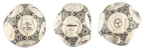En la foto, Combo de fotografías cedidas por Heritage Auctions donde se aprecia el balón oficial con el que el exfutbolista argentino Diego Armando Maradona convirtió el gol de la "Mano de Dios" para Argentina ante Inglaterra en el Mundial de 1986