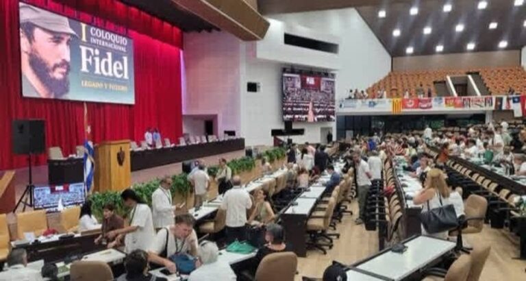 En la foto,  participantes en el Coloquio sobre Fidel Castro