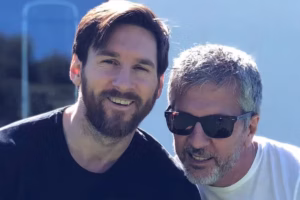 En la foto, Lionel Messi y su padre