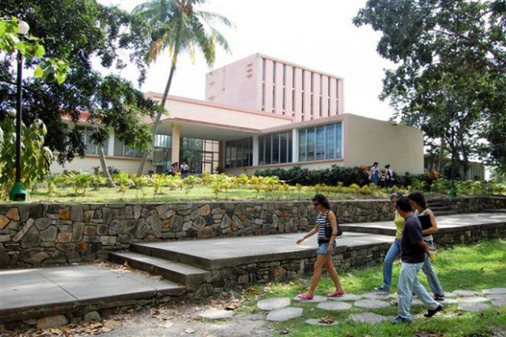 La Universidad Central de Las Villas, el último saqueo de un país en ruinas 2 En la foto, vista de la Universidad Central de Las Villas