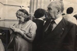 En la foto, los hermanos Borges