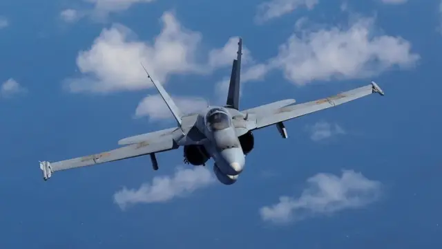 Dos F-18 españoles del despliegue de la OTAN en Rumanía derriban un dron en el espacio rumano 1 En la foto, un F-18 del ejército español durante uno ejercicios