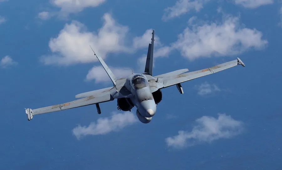En la foto, un F-18 del ejército español durante uno ejercicios