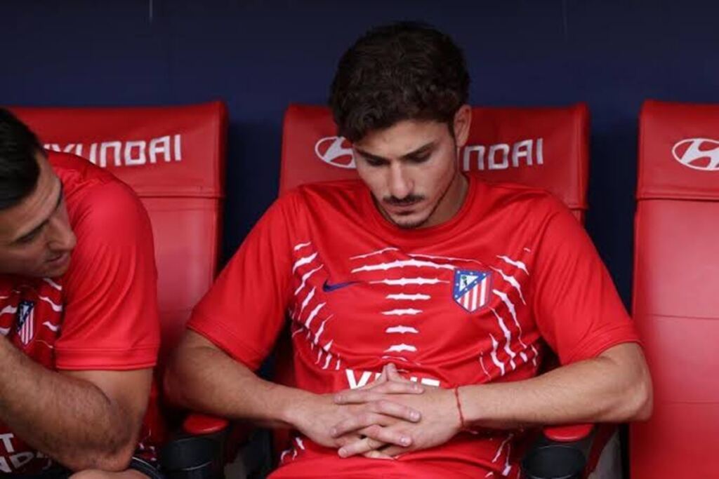 Julián Álvarez y el sueño que se convirtió en calabaza 2 En la foto, Julián Álvarez en el banquillo del Atlético de Madrid