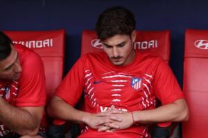 En la foto, Julián Álvarez en el banquillo del Atlético de Madrid