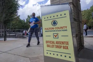 En la foto, un buzón de voto por correo, en Atlanta