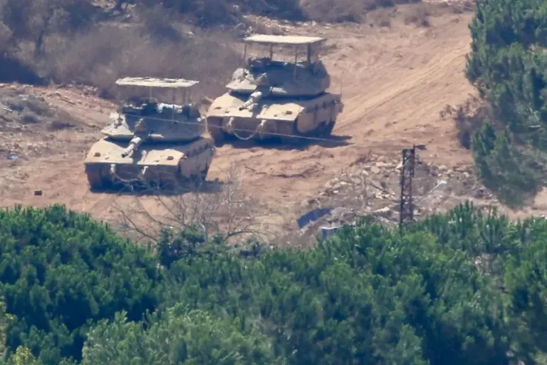 Israel dice que dos de sus soldados murieron en el sur del Líbano 1 Vista de tanques israelíes este miércoles en el sur de Líbano