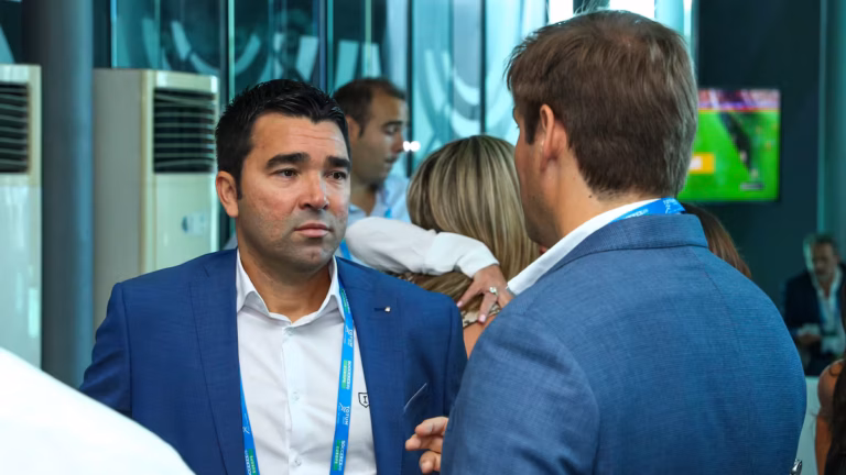 En la foto, el director deportivo del Barcelona, Deco