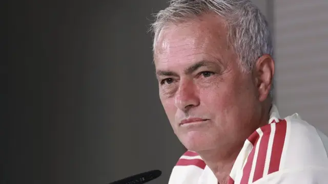 En la foto, El entrenador del Real Madrid, José Mourinho, durante la rueda de prensa