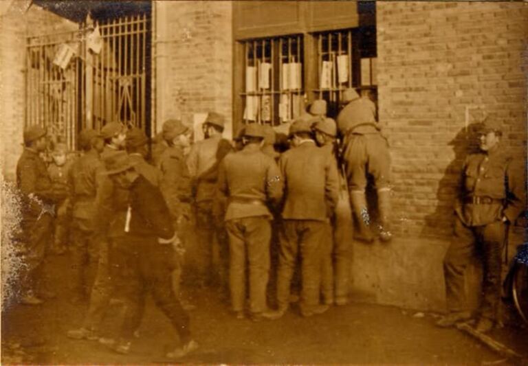 La foto que retrató la normalidad del horror 1 En la foto, la imagen de referencia en el texto