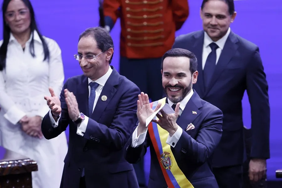 El nuevo Gobierno de Colombia reconoce la soberanía de Marruecos sobre el Sáhara Occidental 2 En la foto, Abelardo de la Espriella (d) reacciona tras jurar como presidente de Colombia para el periodo 2026-2030, junto al vicepresidente José Manuel Restrepo (i), este viernes en Cali