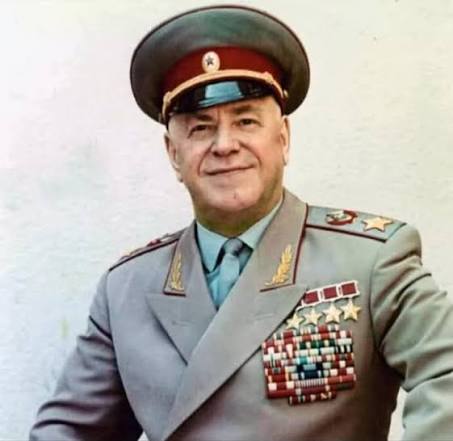 Georgui Zhúkov: Biografía del mariscal de las grandes batallas