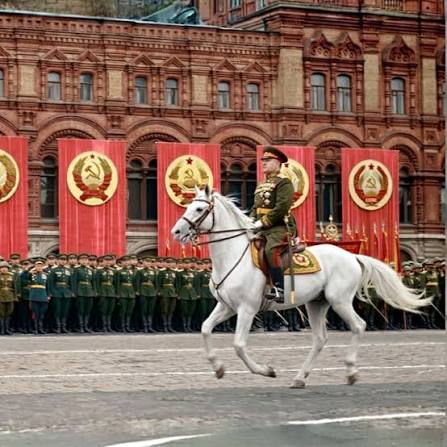 Georgui Zhúkov: Biografía del mariscal de las grandes batallas