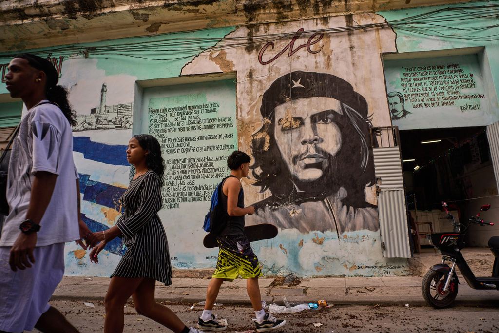 Che Guevara: Biografía de un asesino que engañó a todos 10 Che Guevara: Biografía de un asesino que engañó a todos