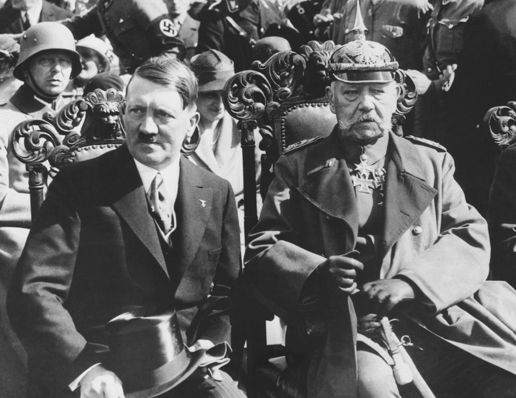 Adolf Hitler: Biografía del dictador que sumió al mundo en la guerra y el horror
