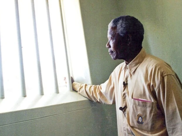 Nelson Mandela: Biografía del hombre que venció al odio