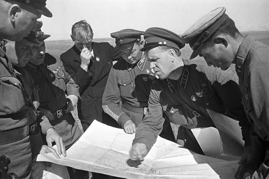 Georgui Zhúkov: Biografía del mariscal de las grandes batallas
