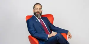 Alex Otaola, presentador y activista político cubano, durante una entrevista en Miami