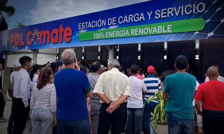 Una solinera para la propaganda, un país entero a oscuras