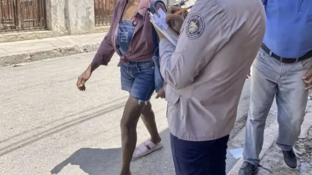 La policía de los Crocs: otra postal de la Cuba en ruinas