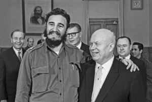 En la foto, Fidel Castro y Nikita Jrushchov