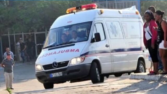 En la foto, una ambulancia