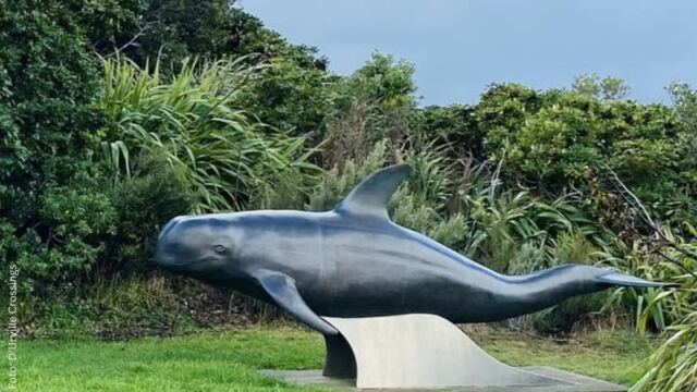 En la foto, una estatua de Pelorus Jack