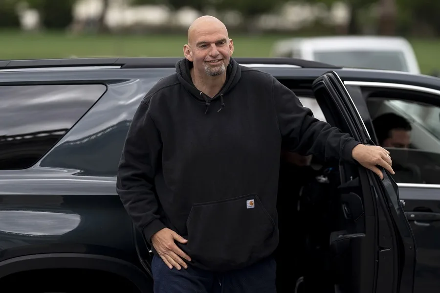 En la foto, el senador demócrata por Pensilvania John Fetterman, en Washington