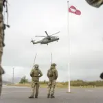 Inicio 7 En la foto, El helicóptero de rescate EH101 Merlin de la Fuerza Aérea aterriza tras un ejercicio en Narsarsuaq, Groenlandia, el 9 de septiembre de 2026