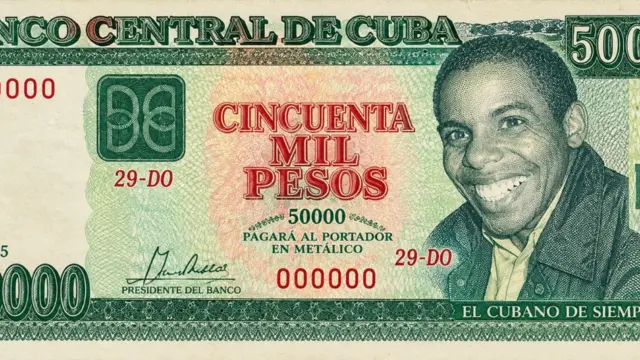 En la foto, un imaginario billete cubano de 50 mil pesos, hecho por una IA