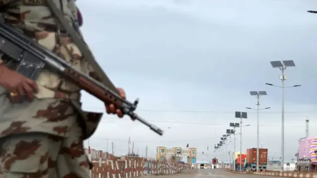 En la foto, un soldado del Ejército de Pakistán
