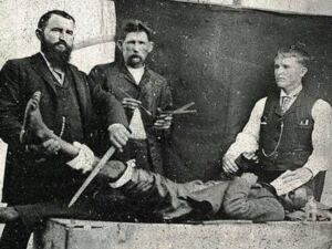 En la foto, un quirófano en el siglo XIV
