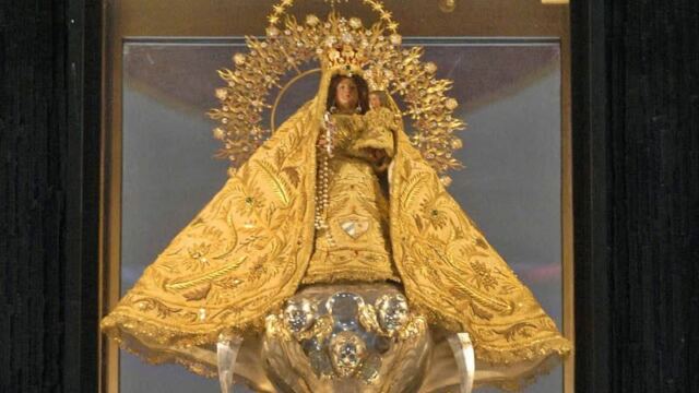 SOS, Madre 1 En la foto, la Virgen de la Caridad del Cobre