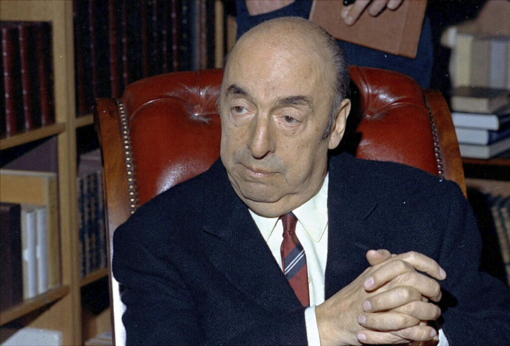 En la foto, Pablo Neruda