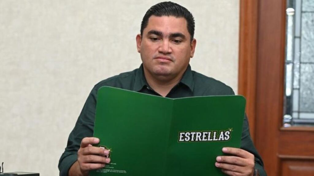 Ángel Ovalles revela la apuesta de las Estrellas Orientales para buscar el campeonato 2 En la fto, Ángel Ovalles, jefe de Operaciones de béisbol de las Estrellas Orientales