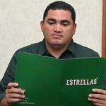 En la fto, Ángel Ovalles, jefe de Operaciones de béisbol de las Estrellas Orientales
