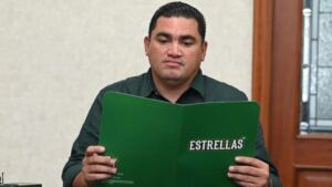 En la fto, Ángel Ovalles, jefe de Operaciones de béisbol de las Estrellas Orientales