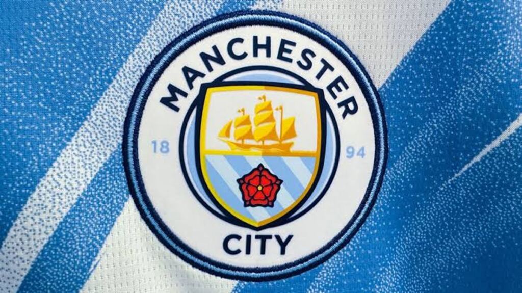 En la foto, el escudo del Manchester City
