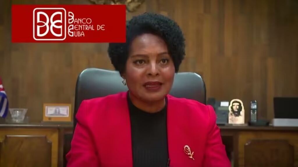 En la foto, la ministra-presidente del bAnco Central de Cuba, Juana Lilia Delgado Portal