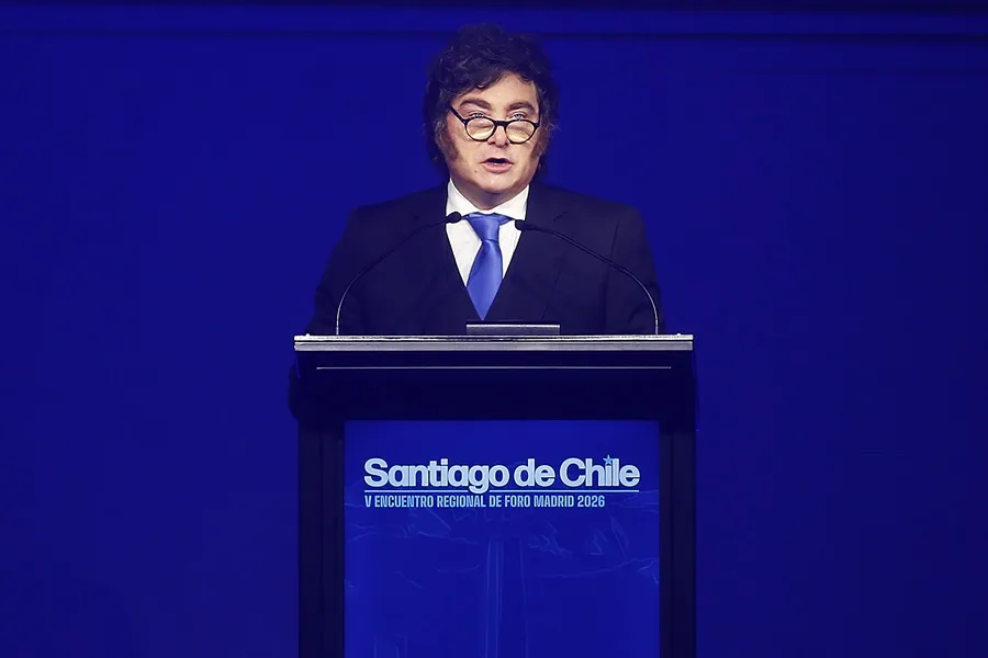 Milei afirma que el cambio geopolítico de Argentina permitirá avanzar en el reclamo por las islas Malvinas 6 En la foto, El presidente de Argentina, Javier Milei, durante el V Encuentro Regional del Foro Madrid, este jueves en Santiago (Chile)
