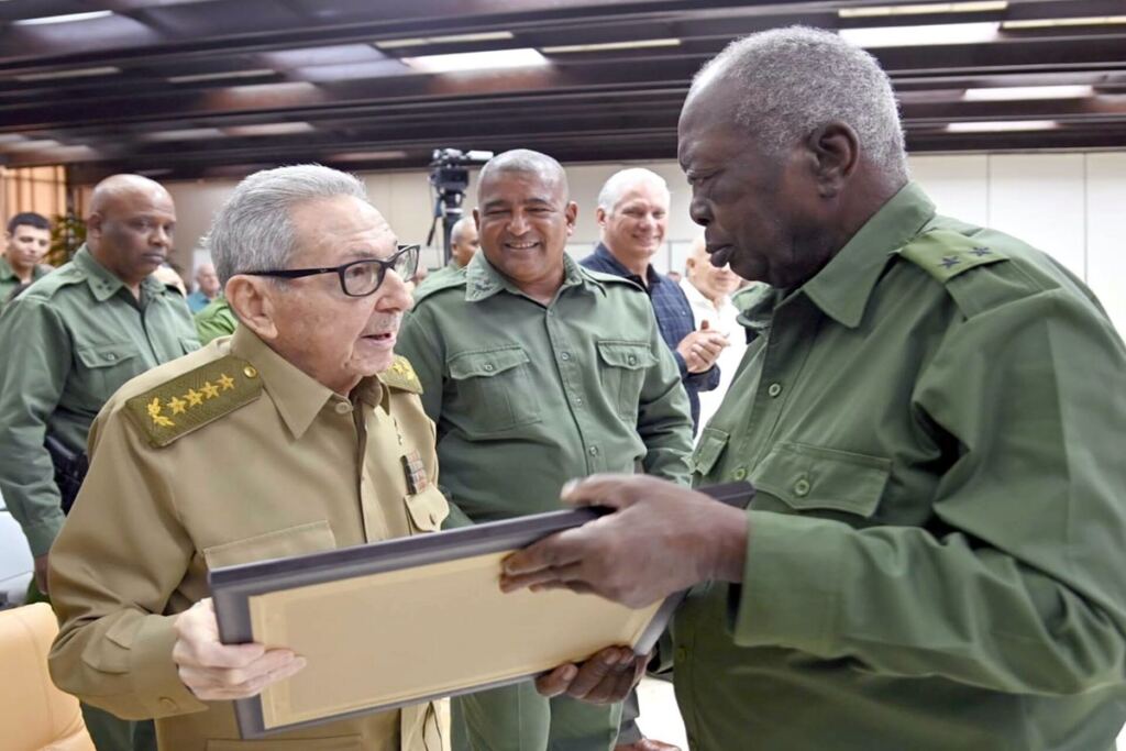 En la foto, Raúl Castro