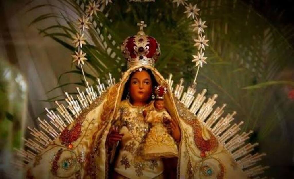 He estado pensando en ...qué país pedirle a la Virgen 2 En la foto, la Virgen de la Caridad del Cobre